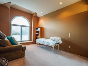 Basement Recreation Room Photo of 2580 210 Street, Langley, BC