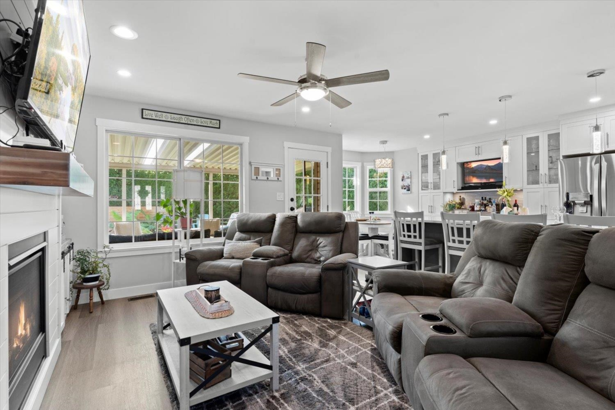 Walk-In Closet Photo of 1639 Canterbury Drive, Agassiz, BC