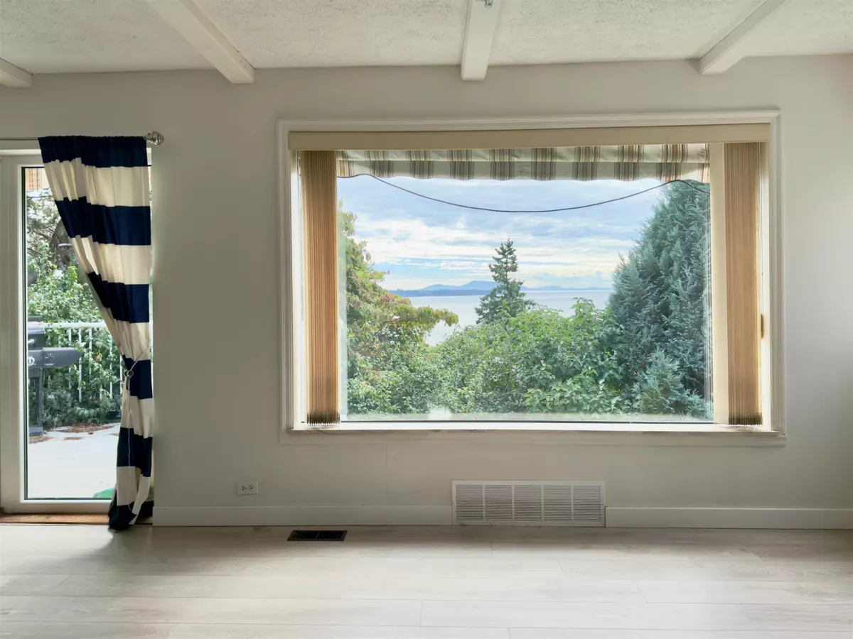 Dining Area Photo of 1352 Oxford Street, White Rock, BC