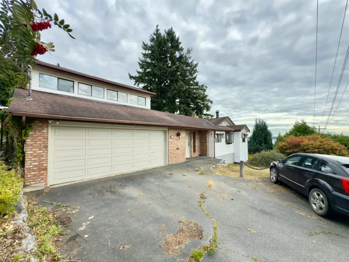 Guest Bathroom Photo of 1352 Oxford Street, White Rock, BC