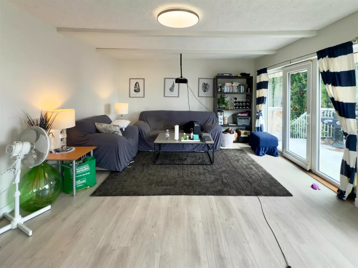 Kitchen Island Photo of 1352 Oxford Street, White Rock, BC
