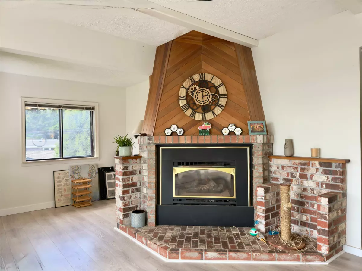 Kitchen Photo of 1352 Oxford Street, White Rock, BC