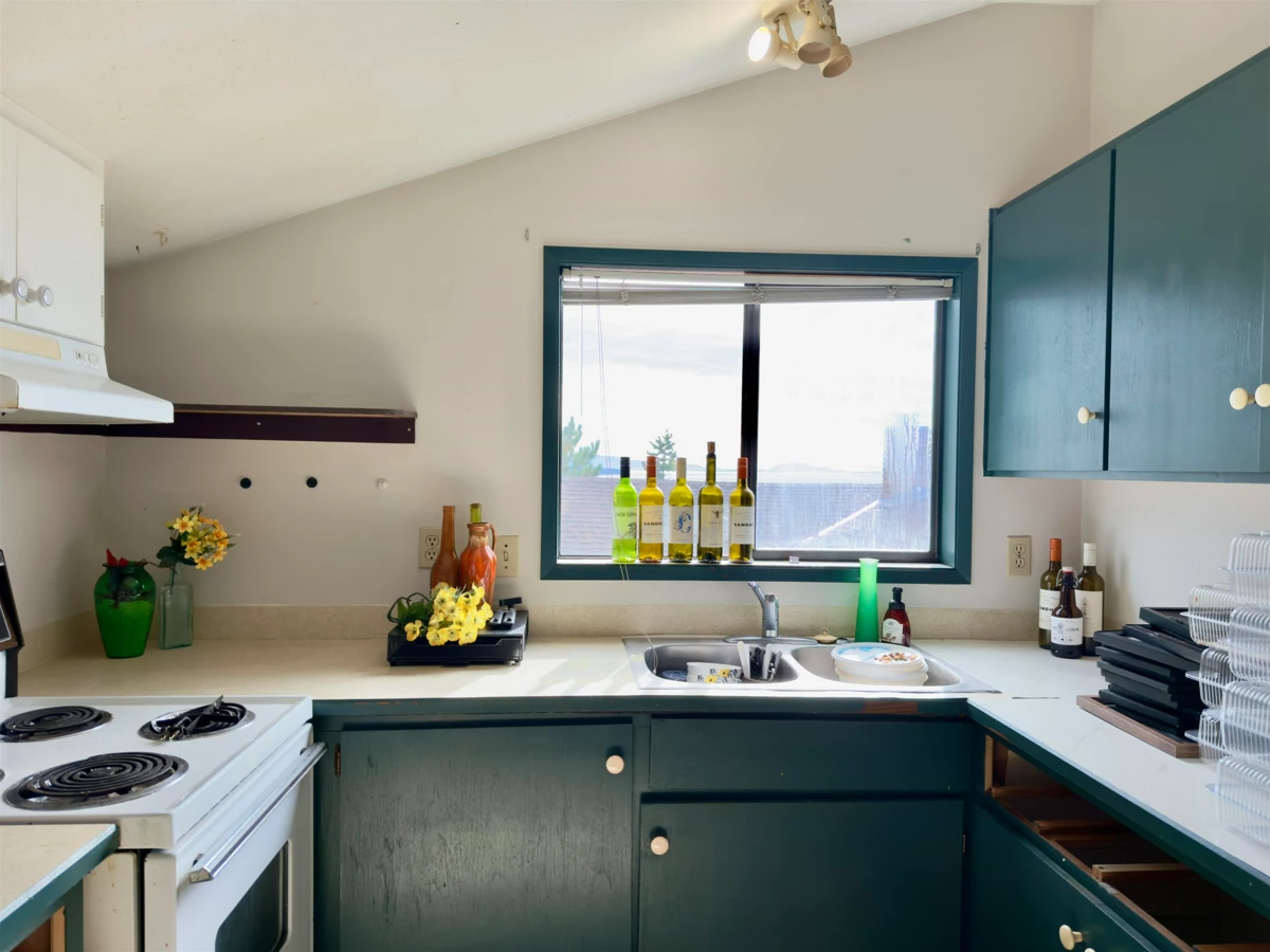 Primary Bathroom Photo of 1352 Oxford Street, White Rock, BC