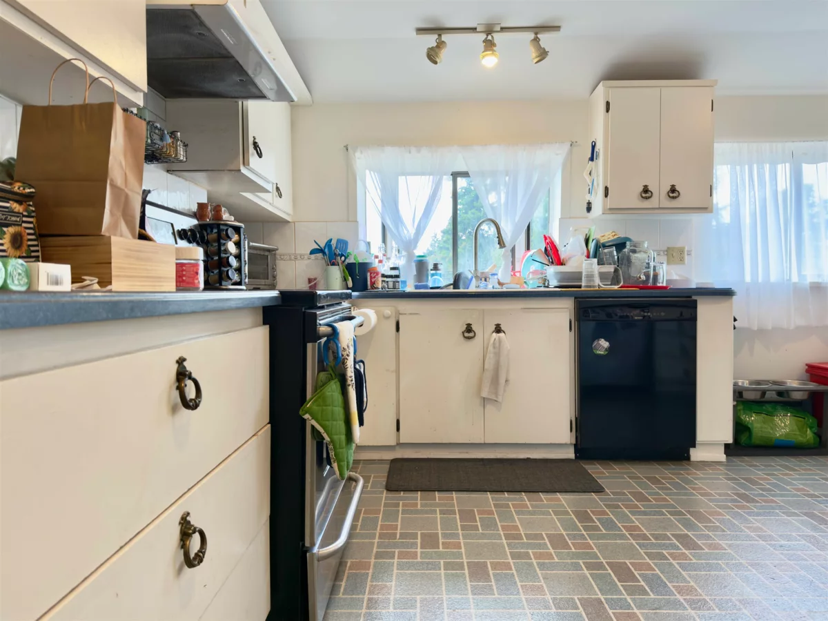 Primary Bedroom Photo of 1352 Oxford Street, White Rock, BC