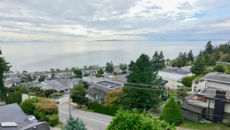 Staircase Photo of 1352 Oxford Street, White Rock, BC
