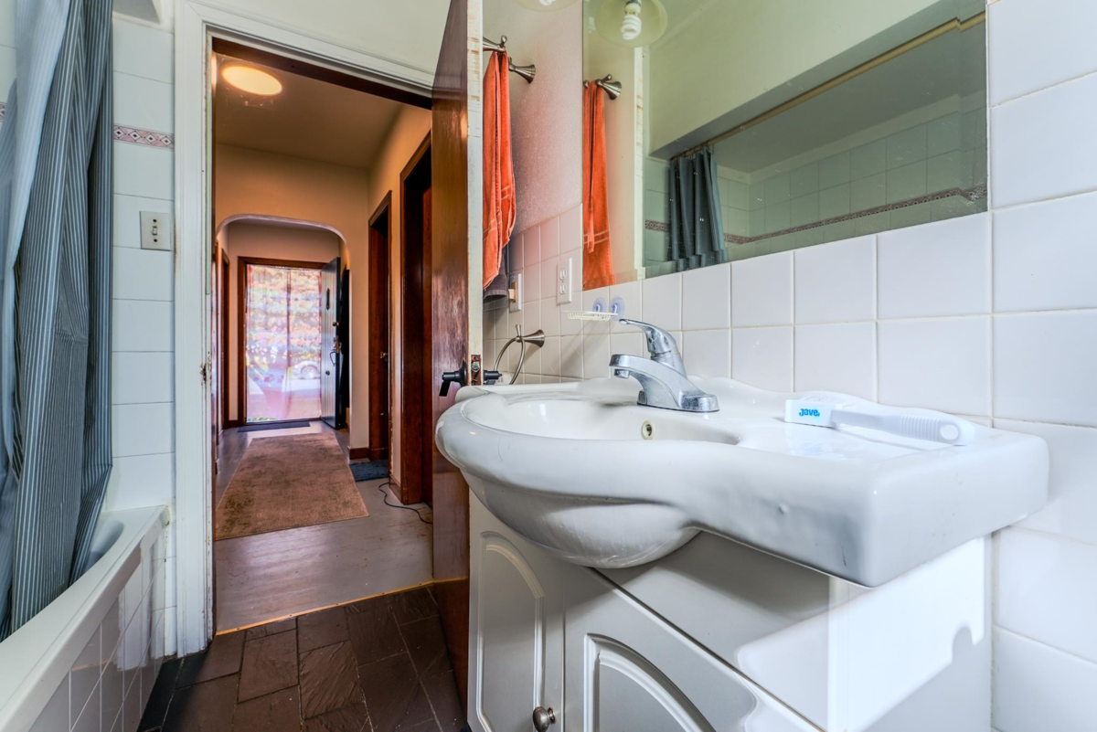 Bedroom 2 Photo of 46220 Maple Avenue, Chilliwack, BC