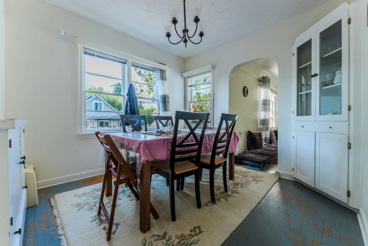 Kitchen Photo of 46220 Maple Avenue, Chilliwack, BC