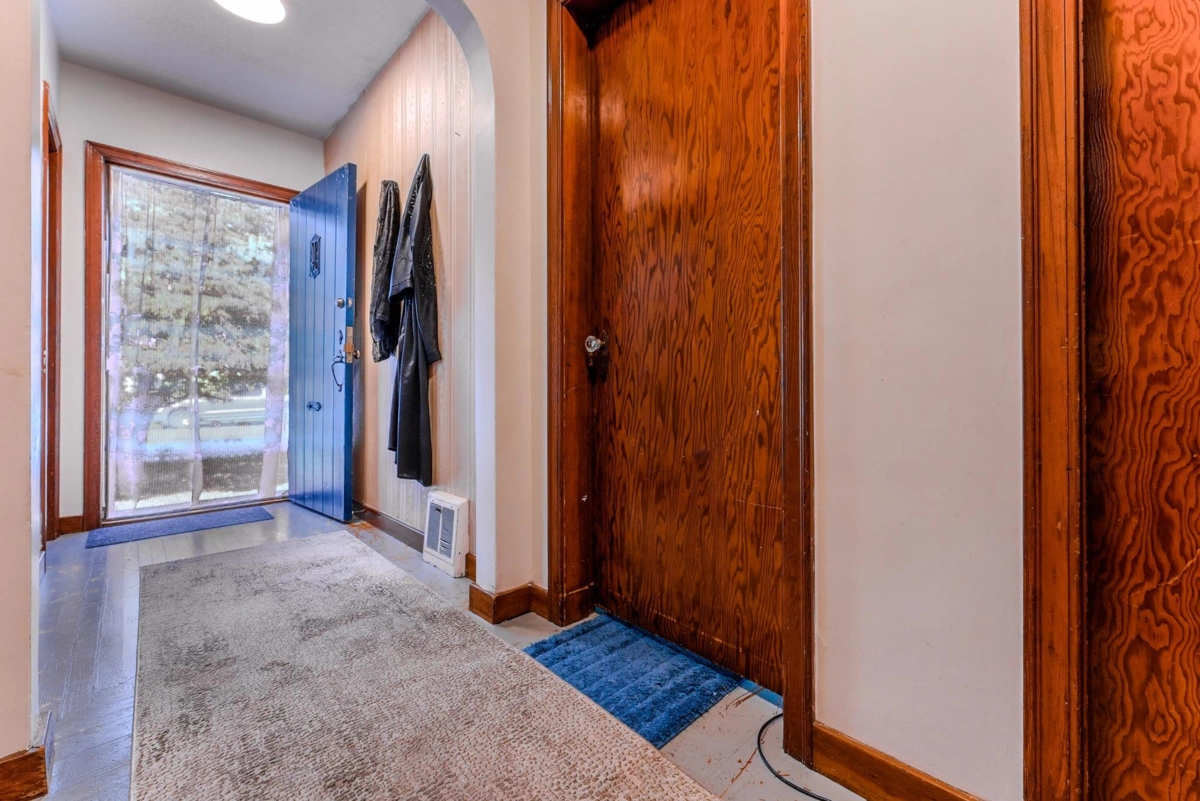 Powder Room Photo of 46220 Maple Avenue, Chilliwack, BC