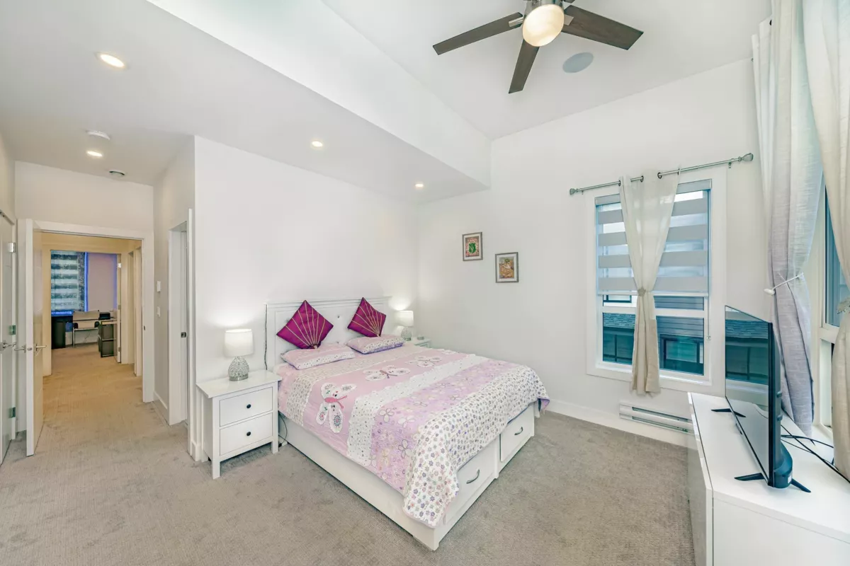 Entry Foyer Photo of 71 7177 194a Street, Surrey, BC