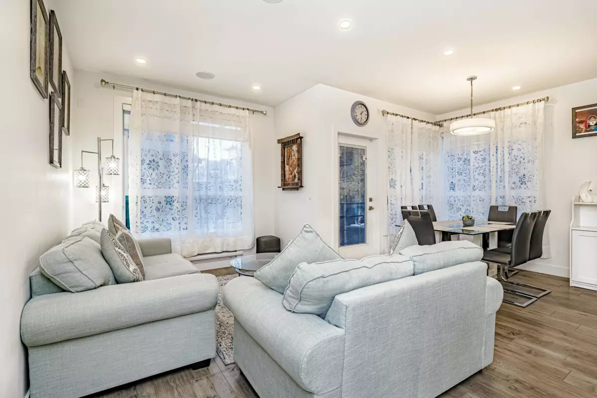 Kitchen Island Photo of 71 7177 194a Street, Surrey, BC