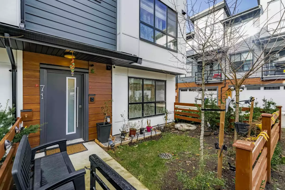 Kitchen Photo of 71 7177 194a Street, Surrey, BC