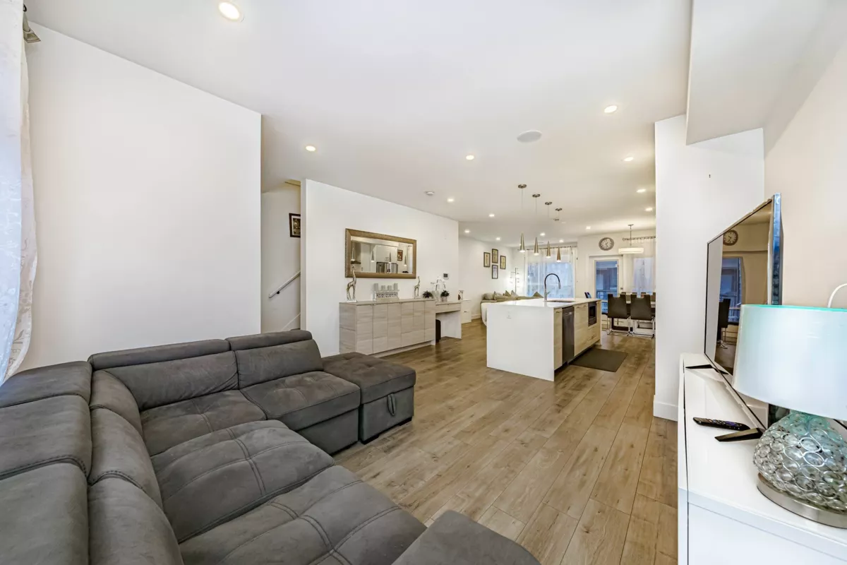 Walk-In Closet Photo of 71 7177 194a Street, Surrey, BC