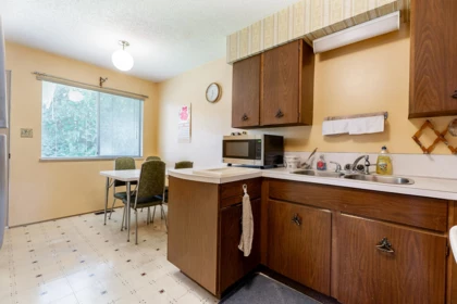 Kitchen Island Photo of 3560 Granville Avenue, Richmond, BC