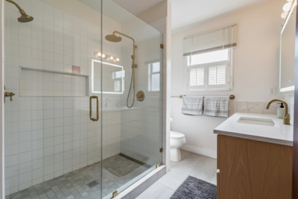 Primary Bathroom Photo of 3560 Granville Avenue, Richmond, BC