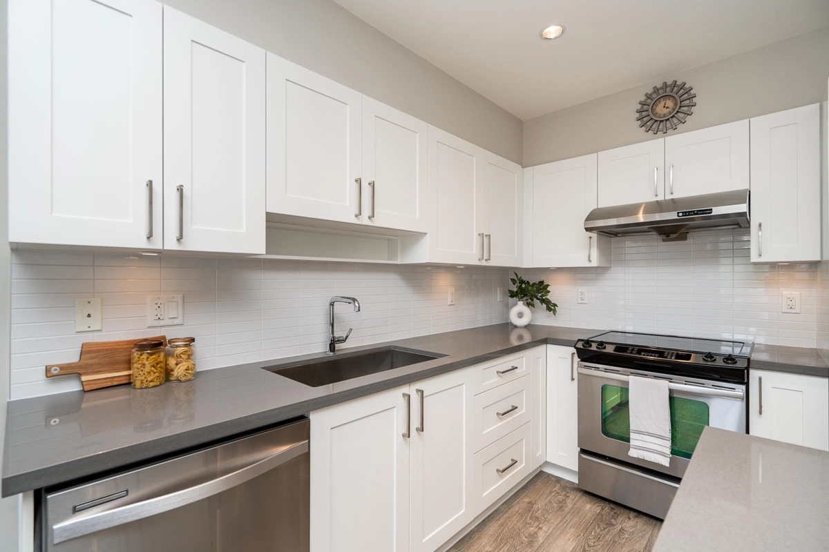 Dining Area Photo of 2410 963 Charland Avenue, Coquitlam, BC