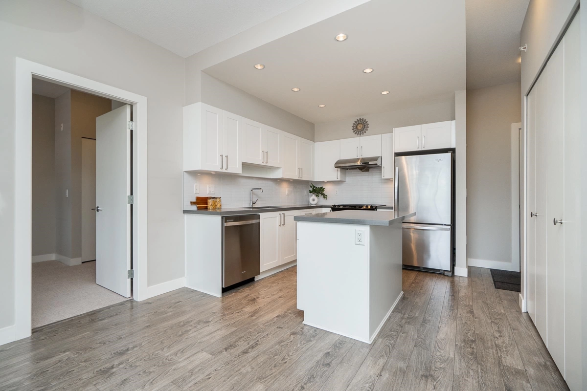 Kitchen Island Photo of 2410 963 Charland Avenue, Coquitlam, BC