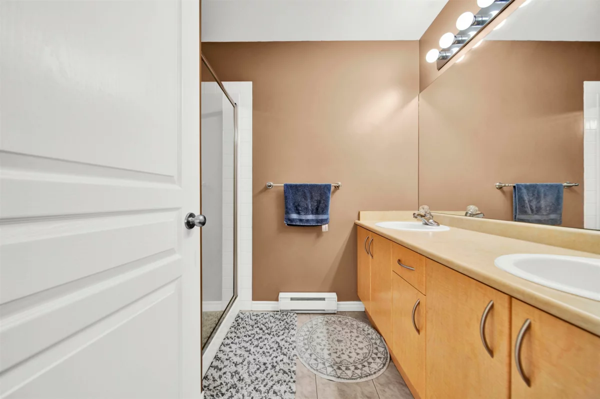 Front Yard Photo of 7 14952 58 Avenue, Surrey, BC