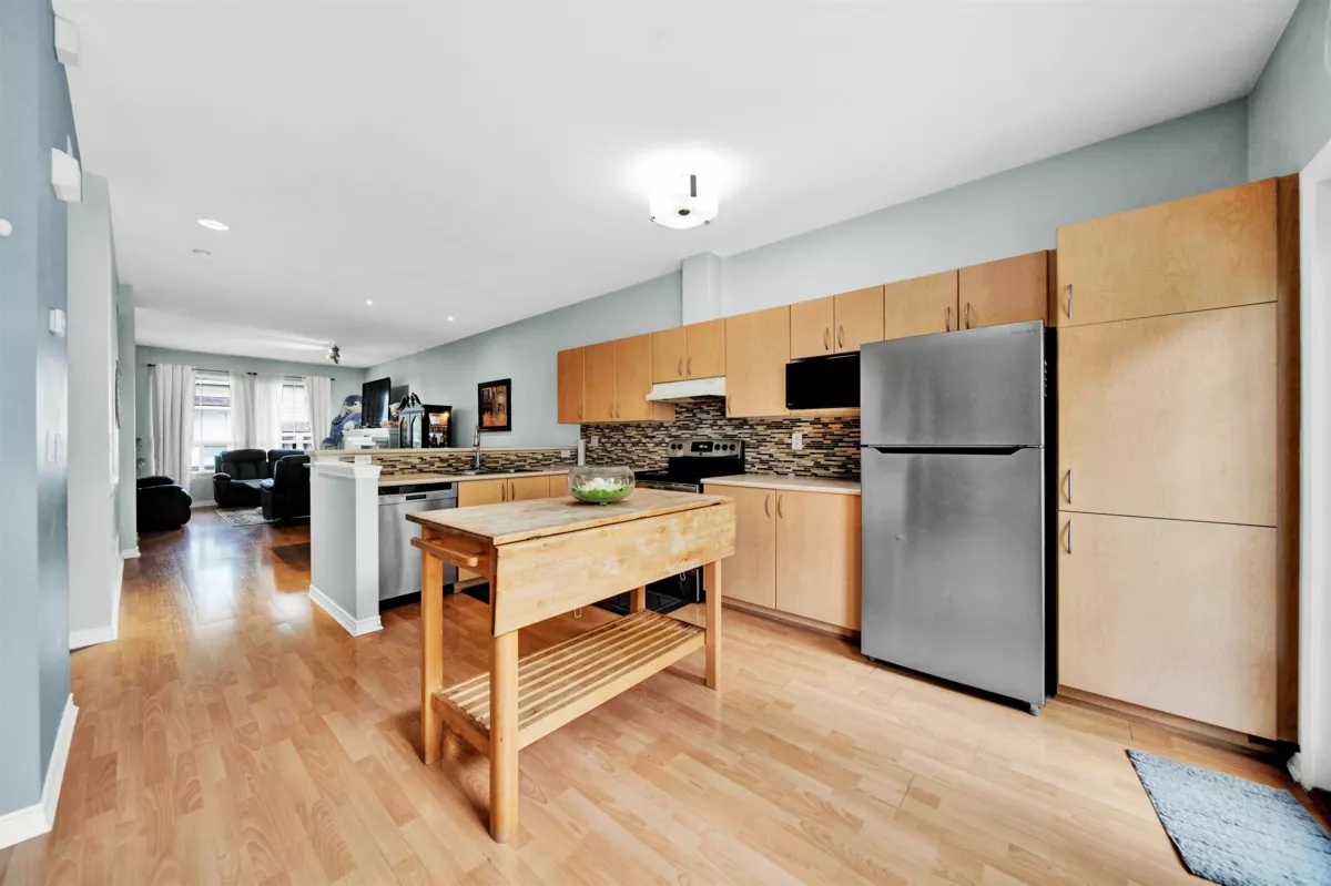 Kitchen Photo of 7 14952 58 Avenue, Surrey, BC