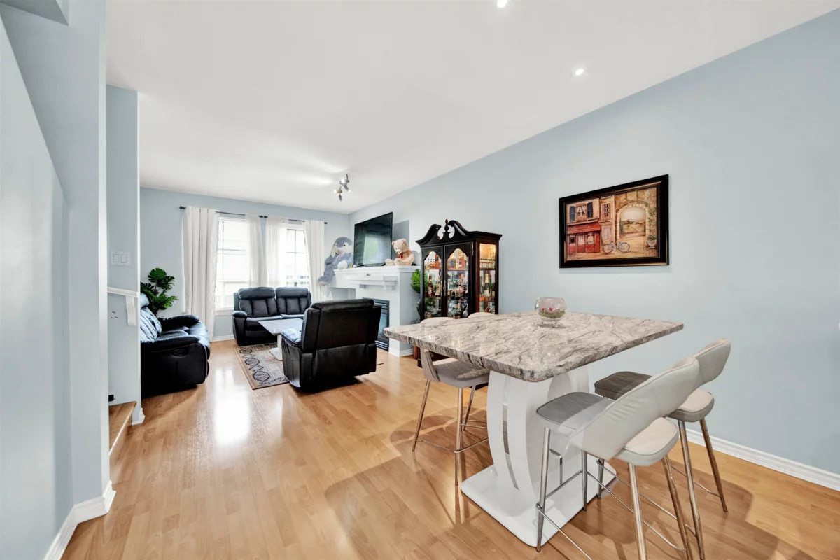 Walk-In Closet Photo of 7 14952 58 Avenue, Surrey, BC