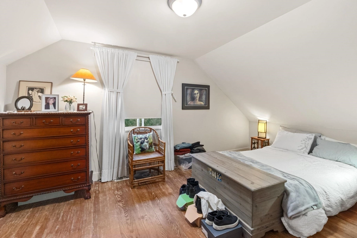 Kitchen Island Photo of 247 Wood Street, New Westminster, BC
