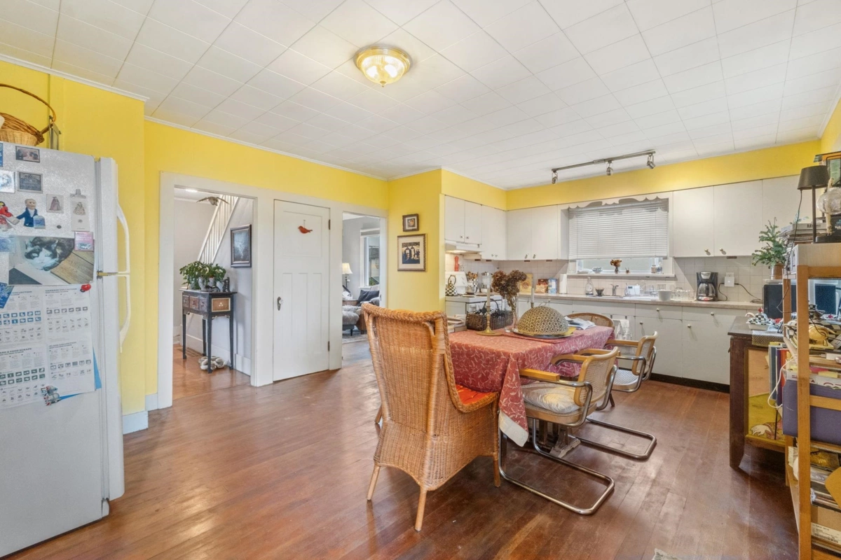 Powder Room Photo of 247 Wood Street, New Westminster, BC