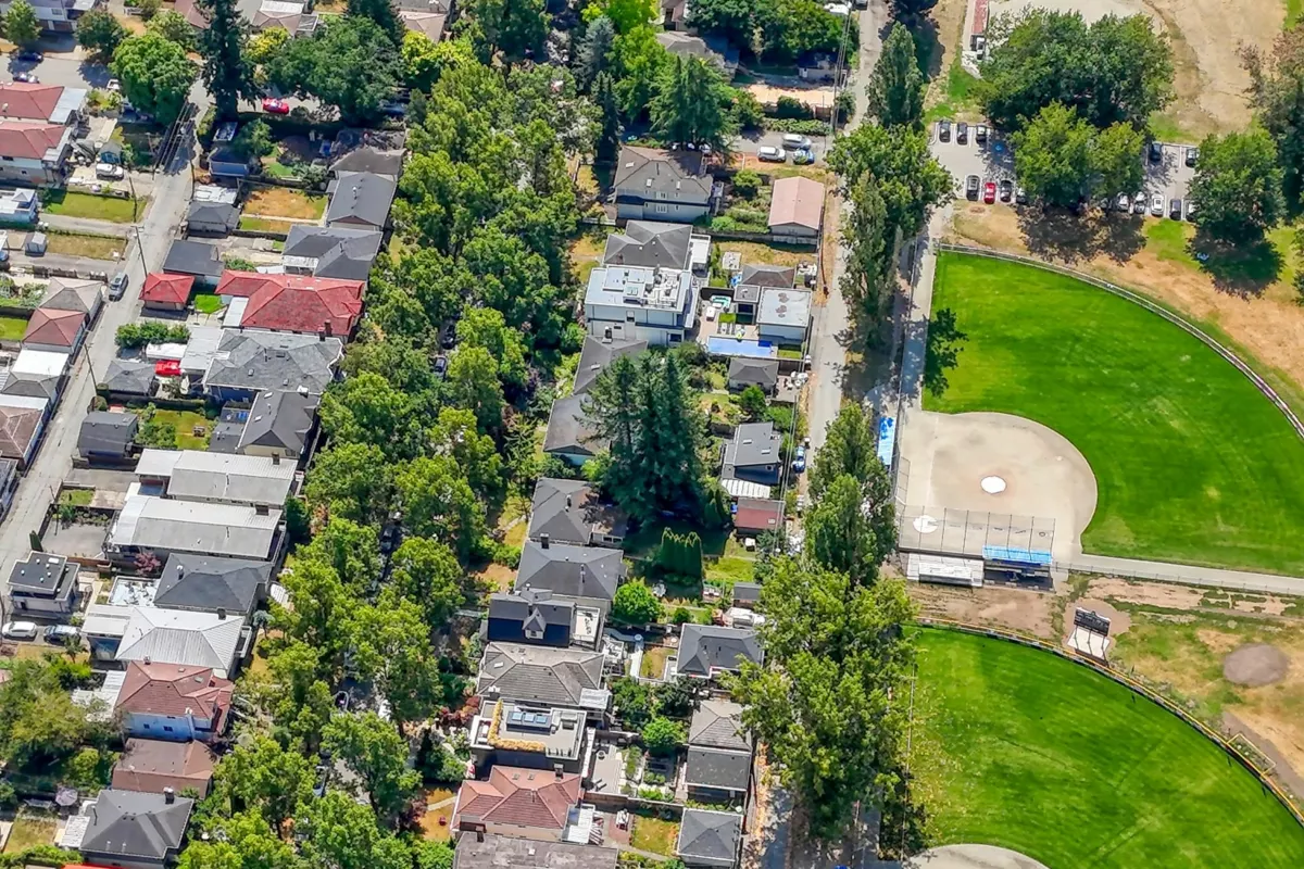 Kitchen Island Photo of 3195 Garden Drive, Vancouver, BC