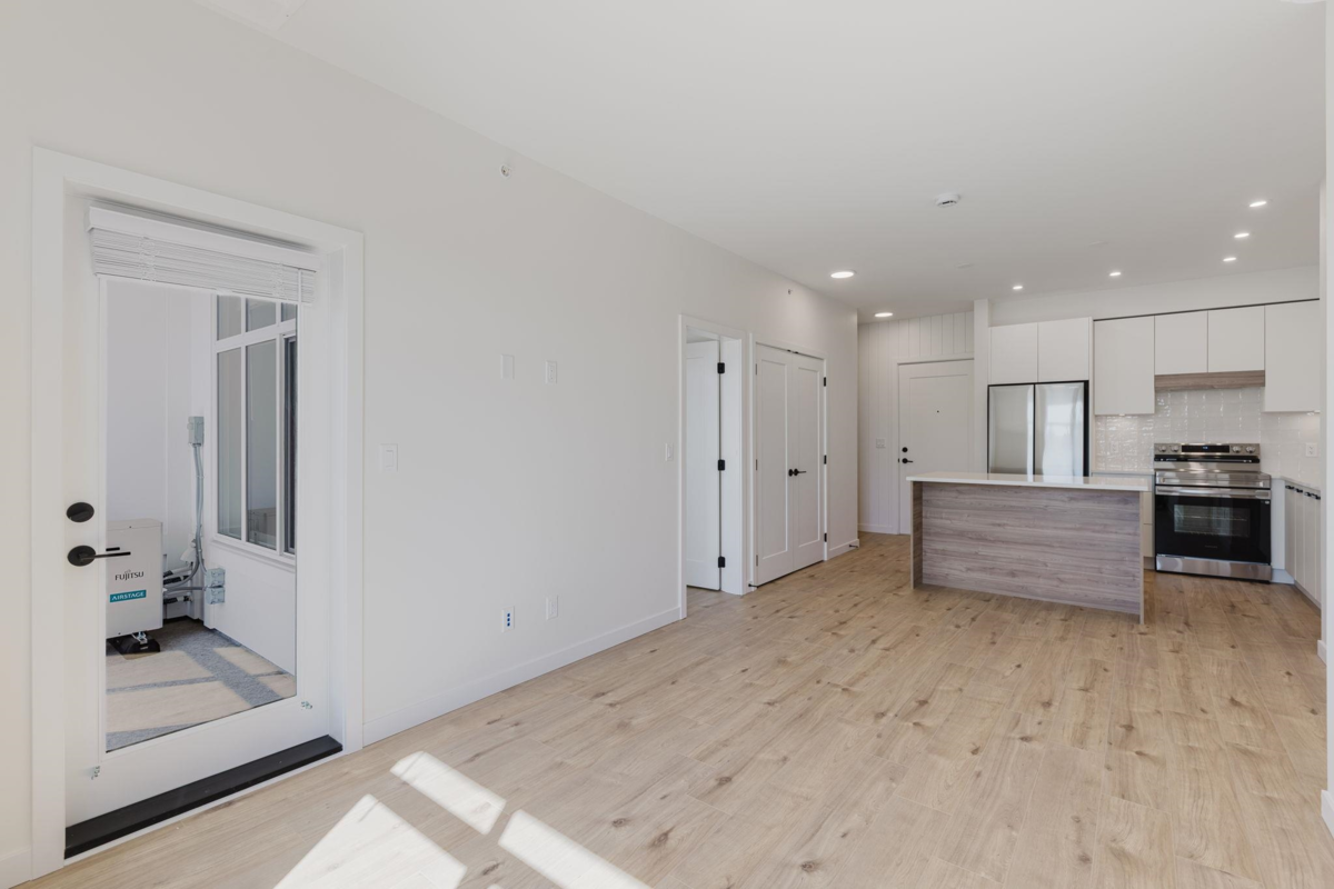 Kitchen Photo of 105 33920 Best Avenue, Mission, BC
