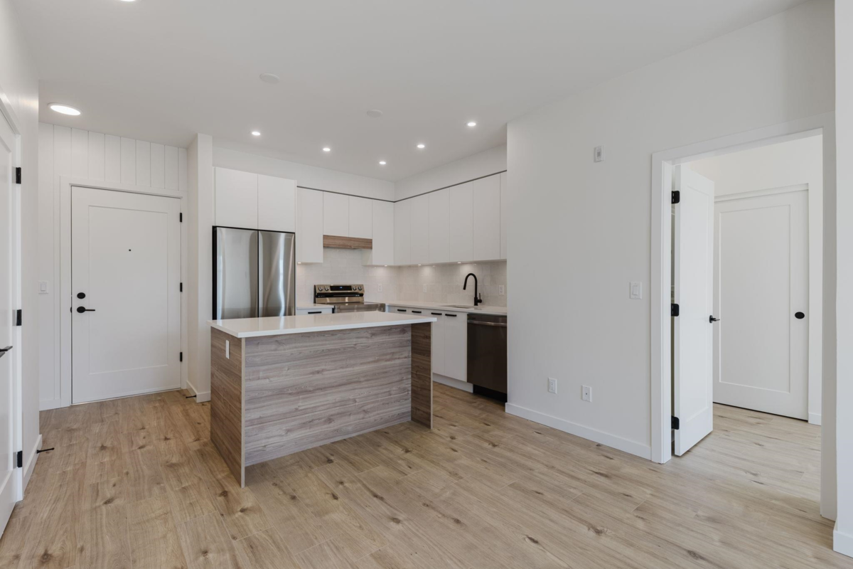 Walk-In Closet Photo of 105 33920 Best Avenue, Mission, BC