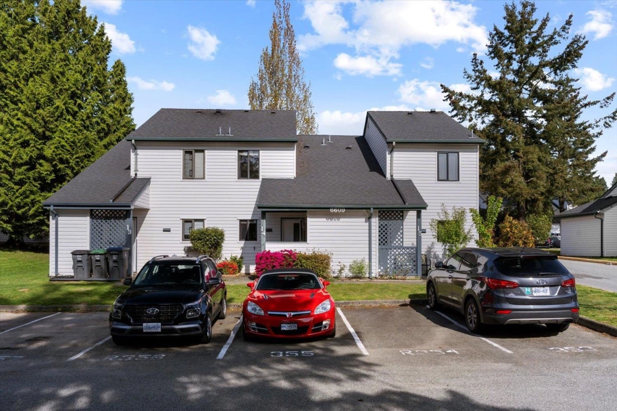 Exterior Front Photo of 14 6609 138 Street, Surrey, BC