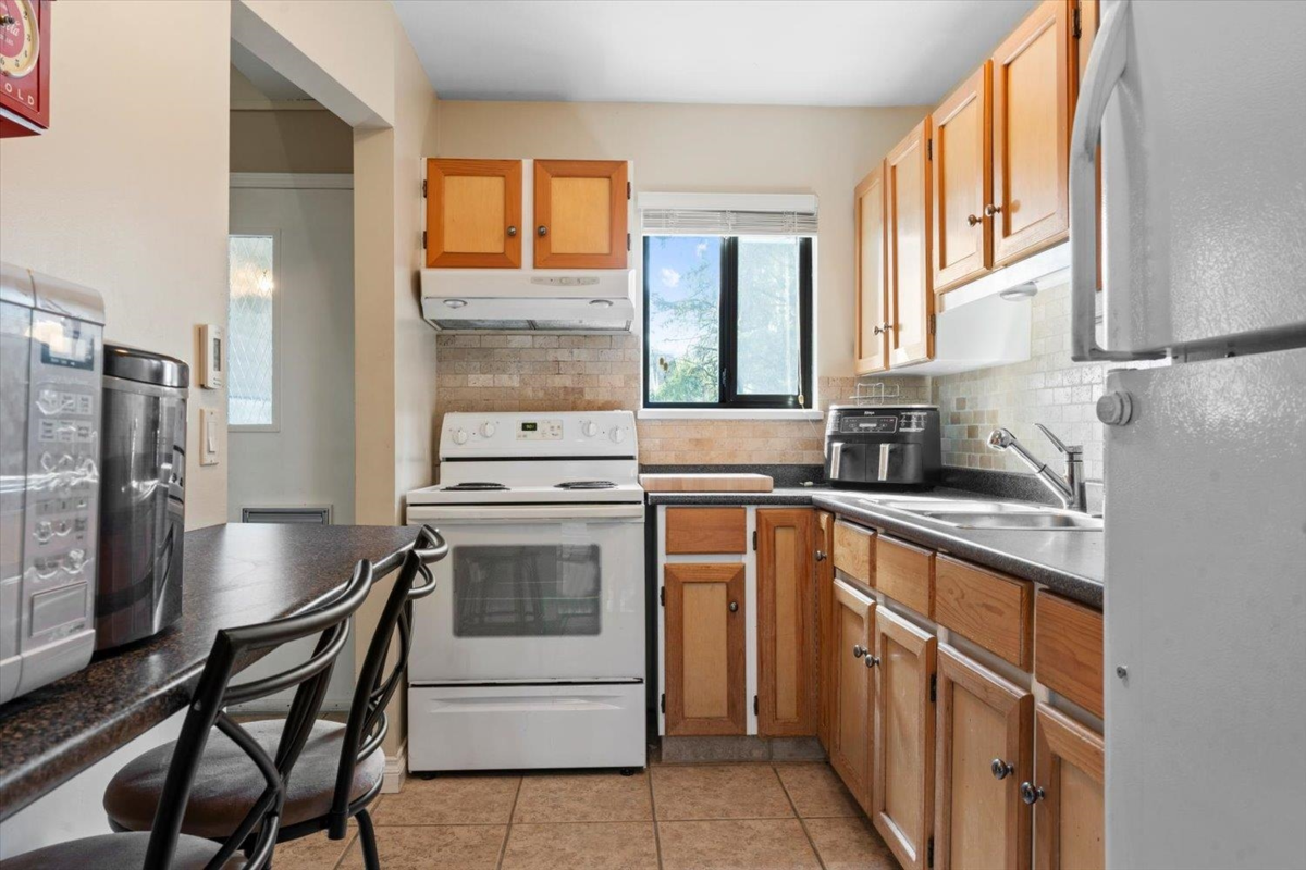 Walk-In Closet Photo of 14 6609 138 Street, Surrey, BC