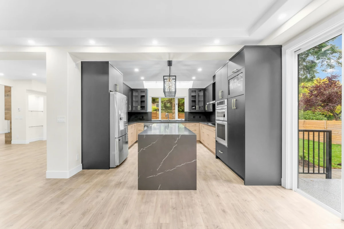 Guest Bathroom Photo of 14099 28a Avenue, Surrey, BC