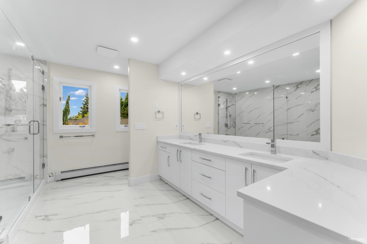 Hot Tub / Spa Photo of 14099 28a Avenue, Surrey, BC