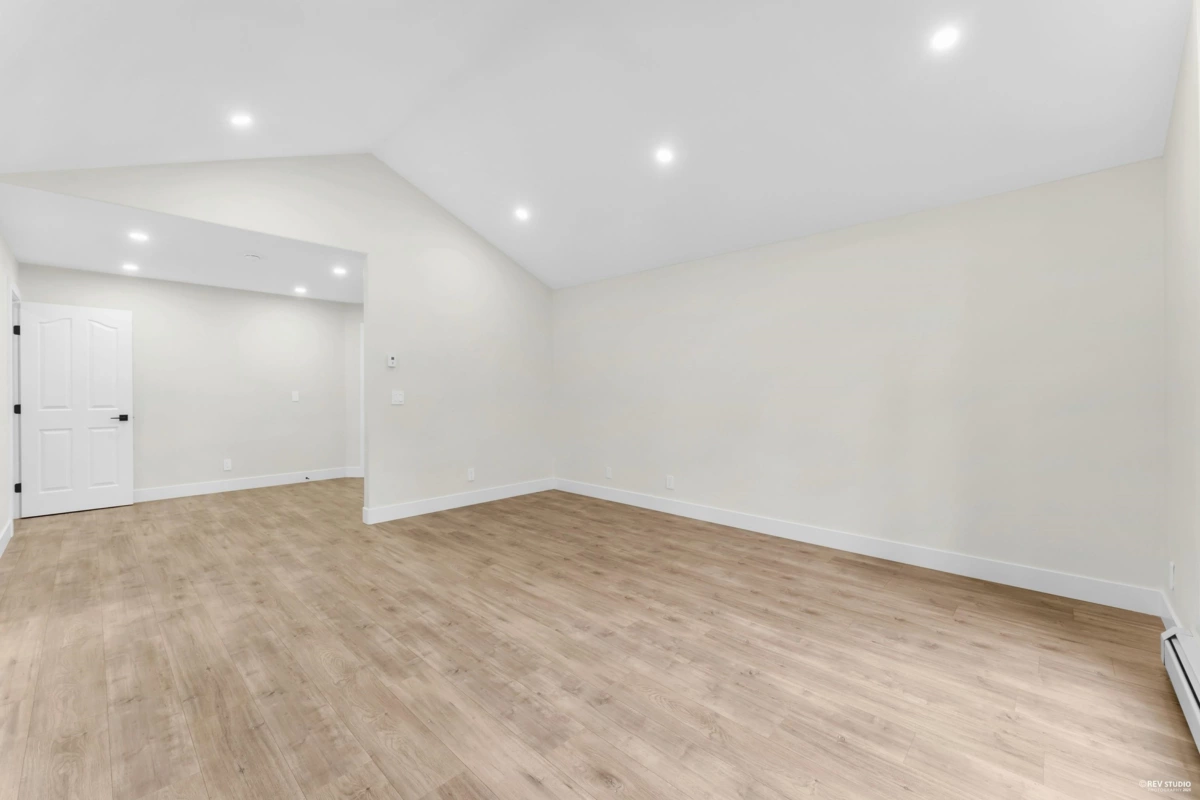 Swimming Pool Photo of 14099 28a Avenue, Surrey, BC