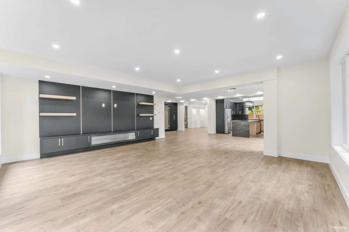 Walk-In Closet Photo of 14099 28a Avenue, Surrey, BC