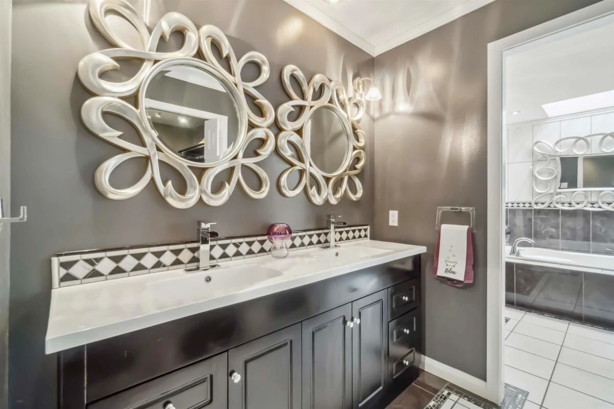 Entry Foyer Photo of 4133 Tytahun Crescent, Vancouver, BC