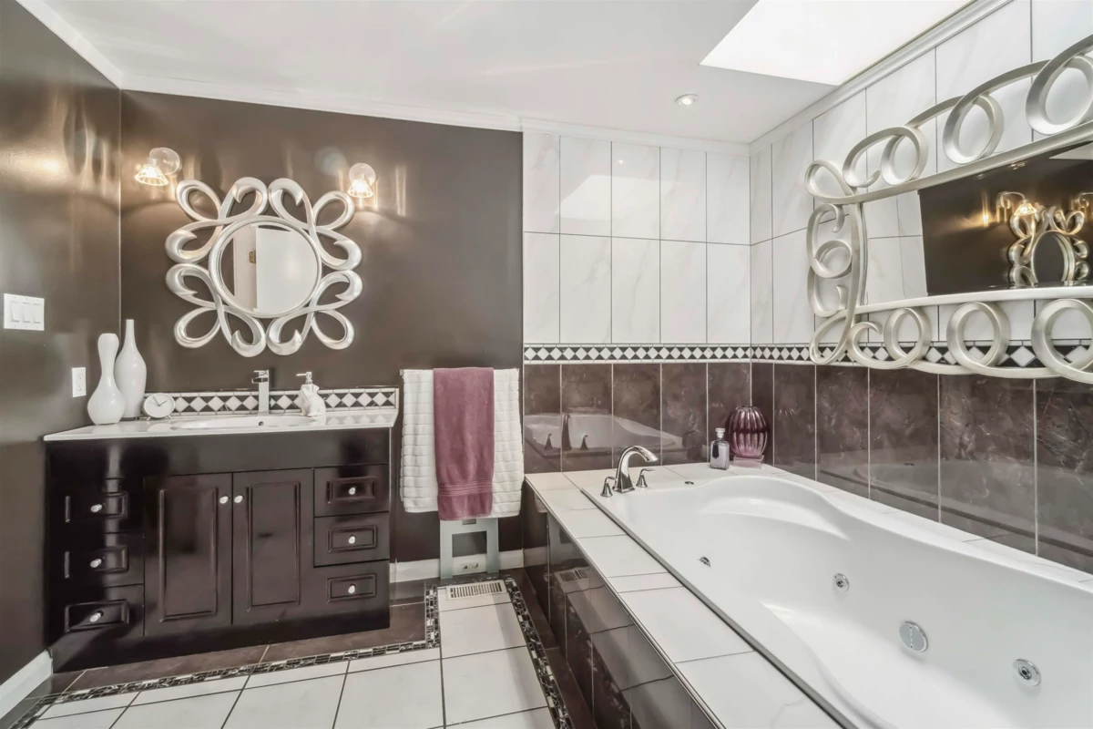 Hallway Photo of 4133 Tytahun Crescent, Vancouver, BC