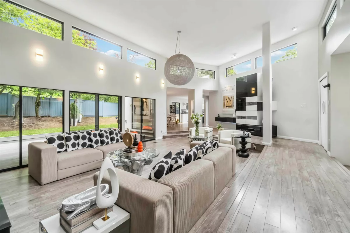 Kitchen Island Photo of 4133 Tytahun Crescent, Vancouver, BC