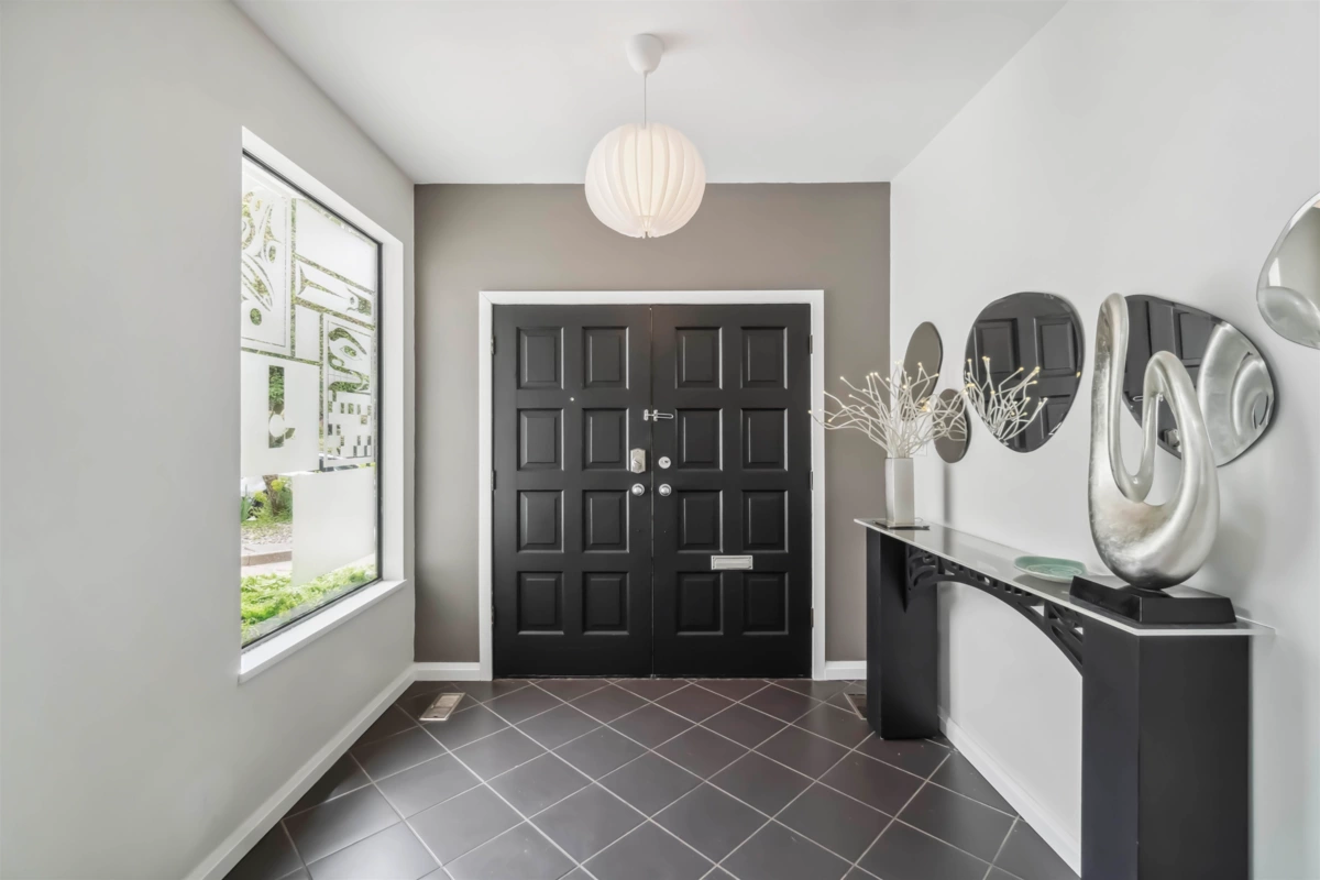 Living Room Photo of 4133 Tytahun Crescent, Vancouver, BC