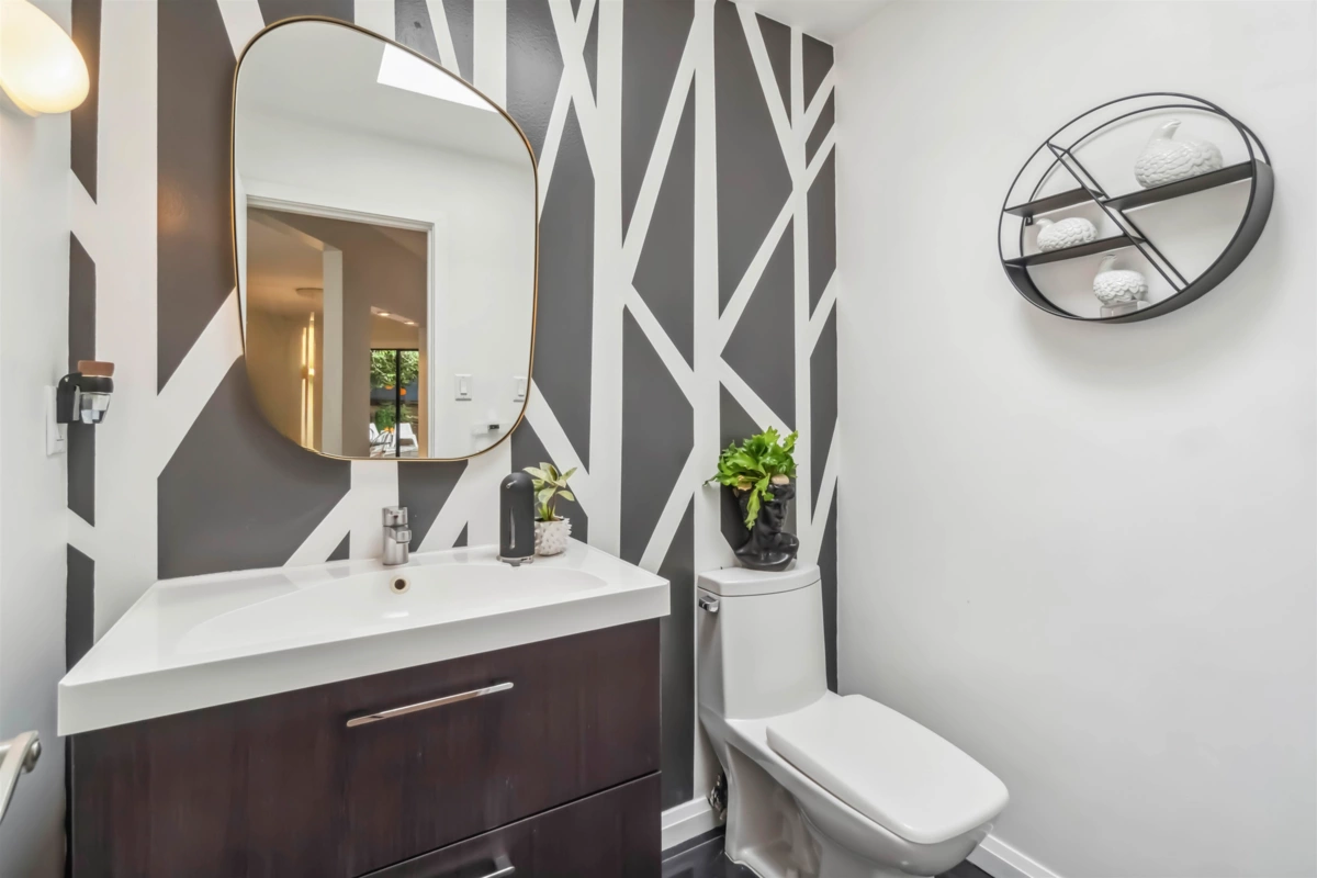 Powder Room Photo of 4133 Tytahun Crescent, Vancouver, BC