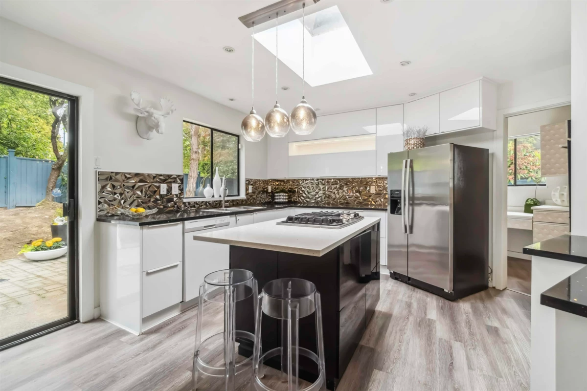 Primary Bathroom Photo of 4133 Tytahun Crescent, Vancouver, BC