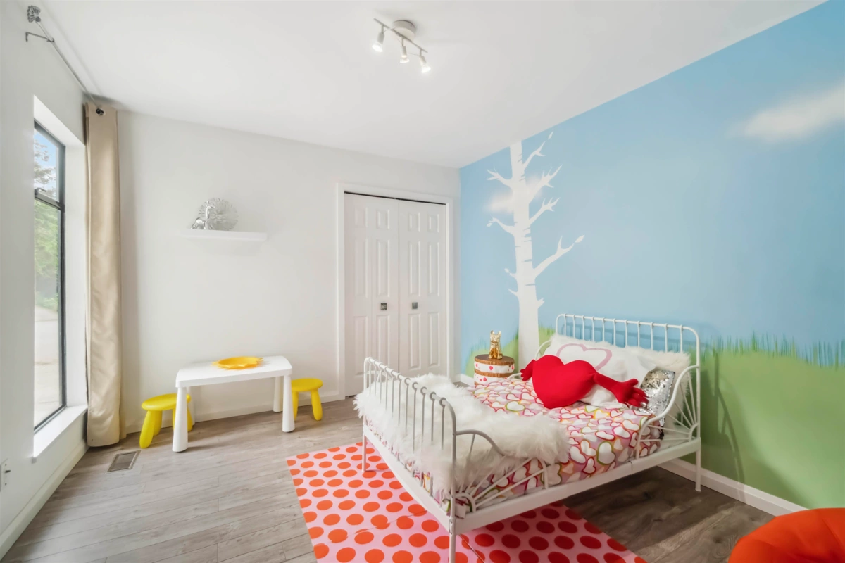 Swimming Pool Photo of 4133 Tytahun Crescent, Vancouver, BC