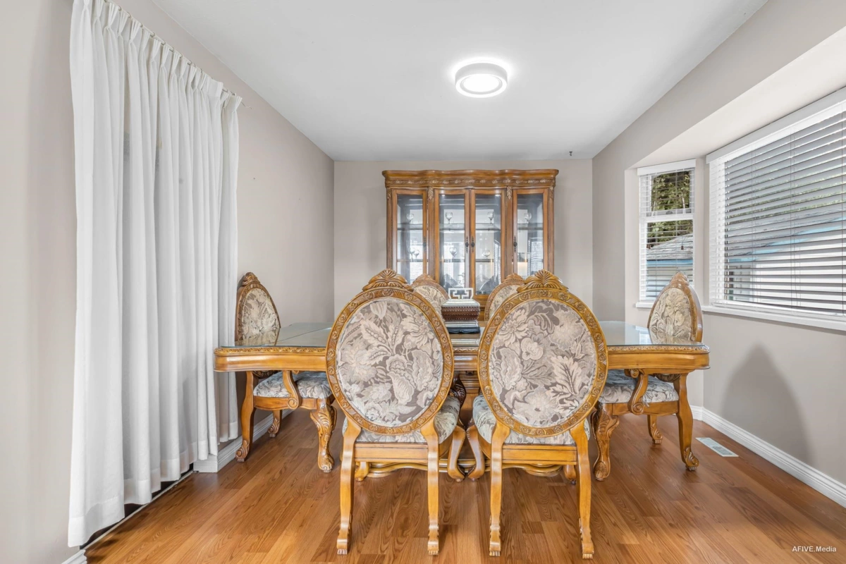 Breakfast Nook Photo of 9087 144 Street, Surrey, BC