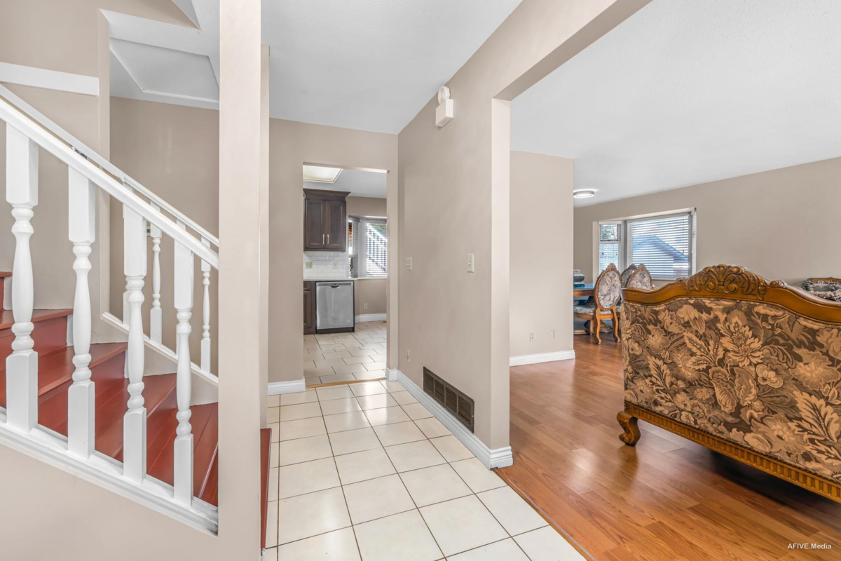 Dining Area Photo of 9087 144 Street, Surrey, BC
