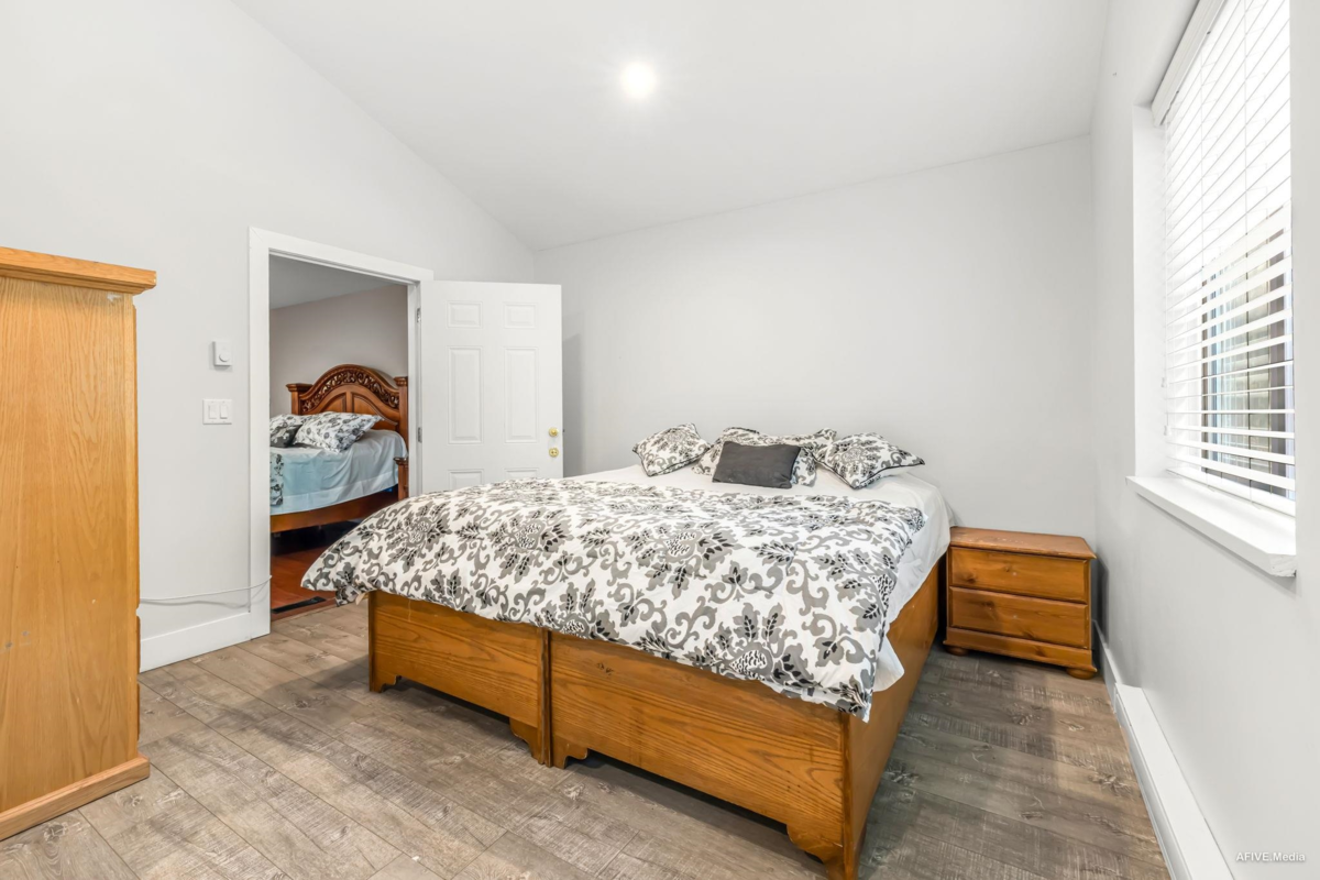Entry Foyer Photo of 9087 144 Street, Surrey, BC