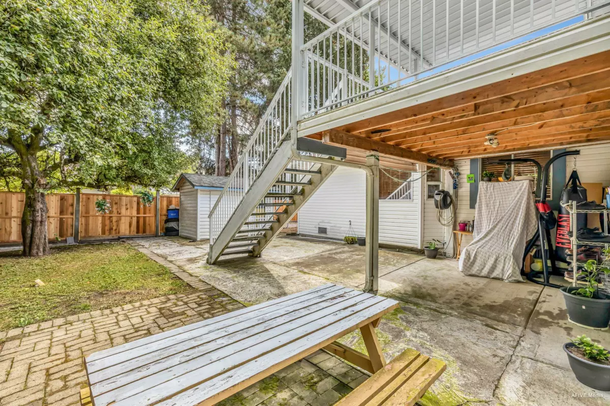 Front Yard Photo of 9087 144 Street, Surrey, BC