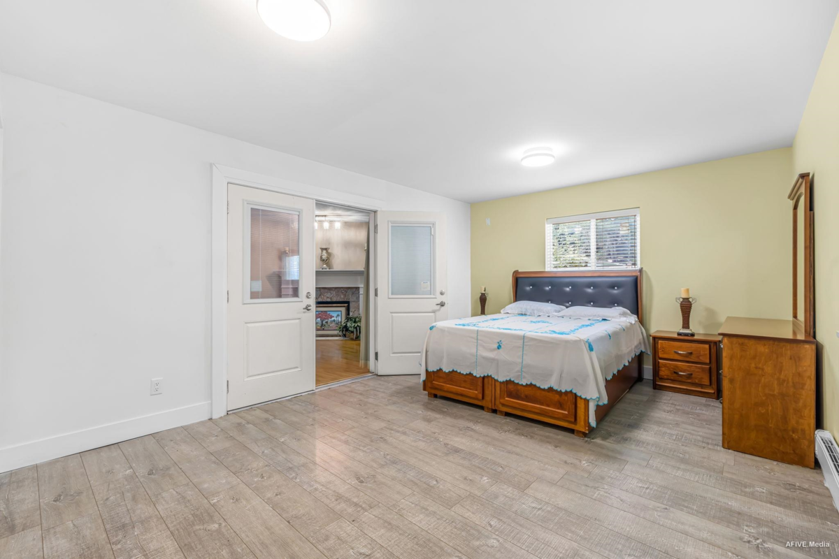 Guest Bathroom Photo of 9087 144 Street, Surrey, BC