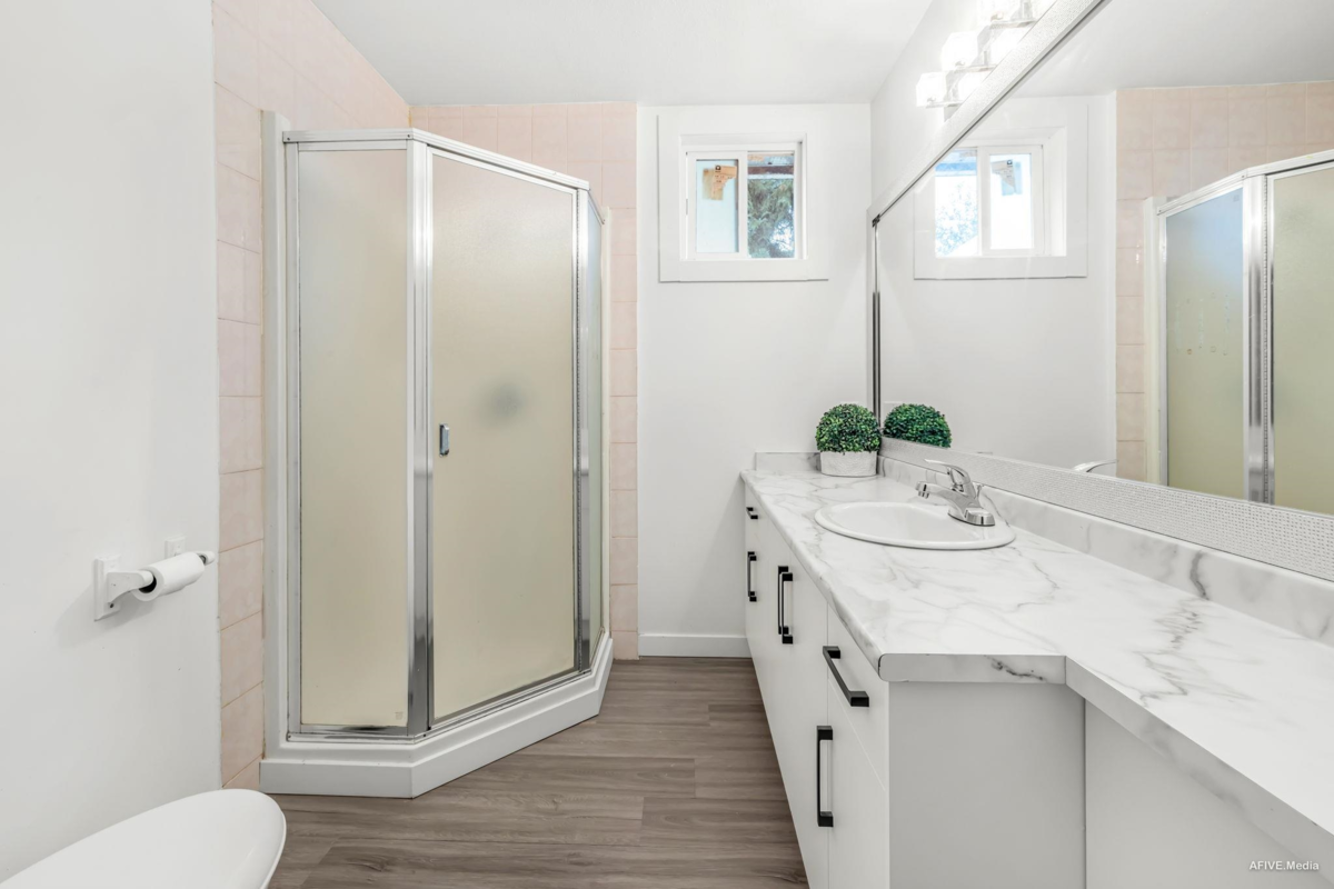 Hallway Photo of 9087 144 Street, Surrey, BC