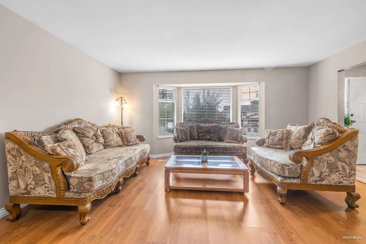 Kitchen Island Photo of 9087 144 Street, Surrey, BC