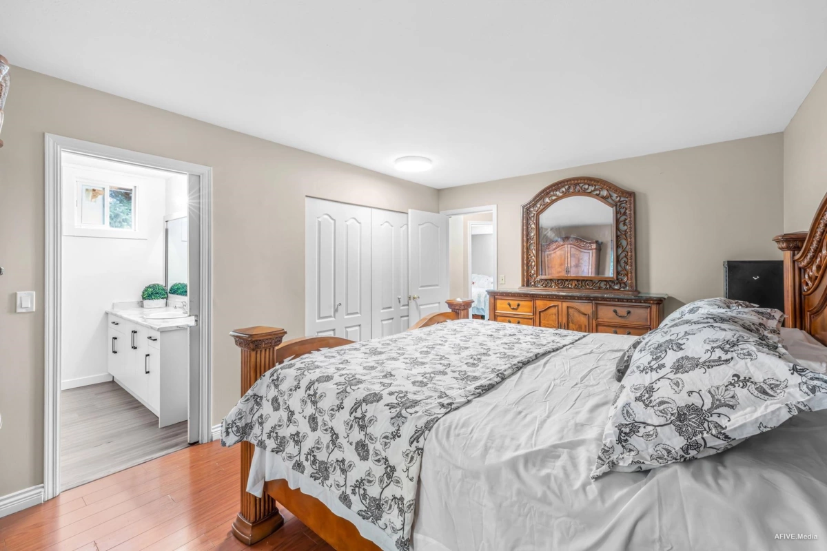 Mudroom Photo of 9087 144 Street, Surrey, BC