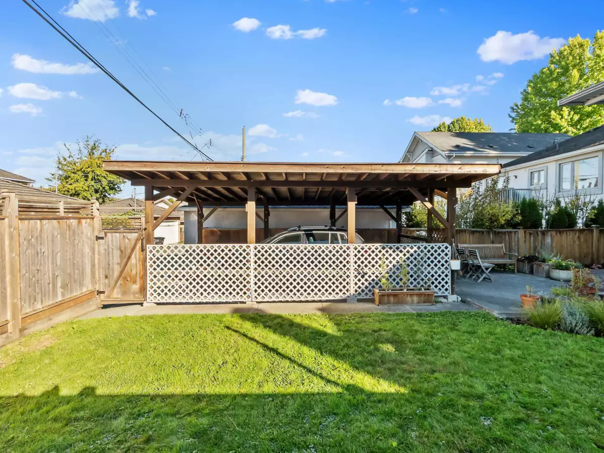 Garden / Landscaping Photo of 4833 Henry Street, Vancouver, BC